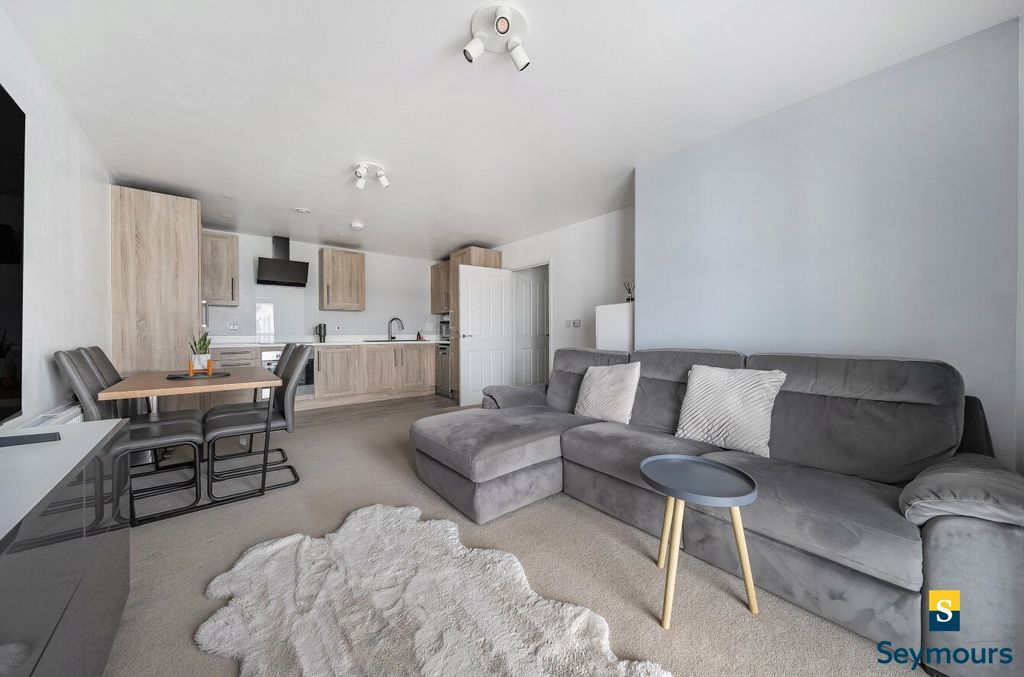 Property photo 3 of 14 Open Plan
