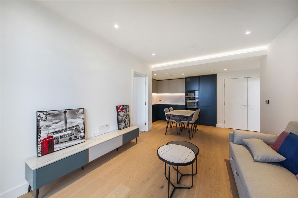 Property photo 2 of 10 Apartment 3309, 67, Harcourt Tower, Marsh Wall - L