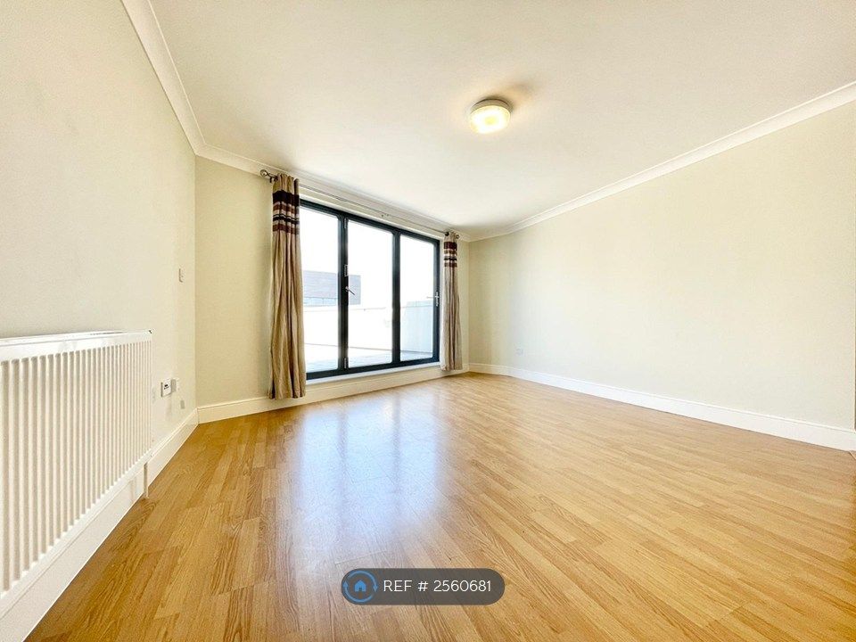 Property photo 2 of 8