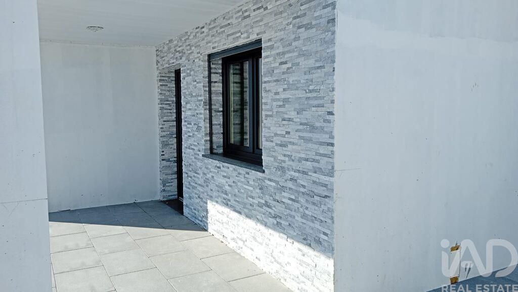 Property photo 1 of 40