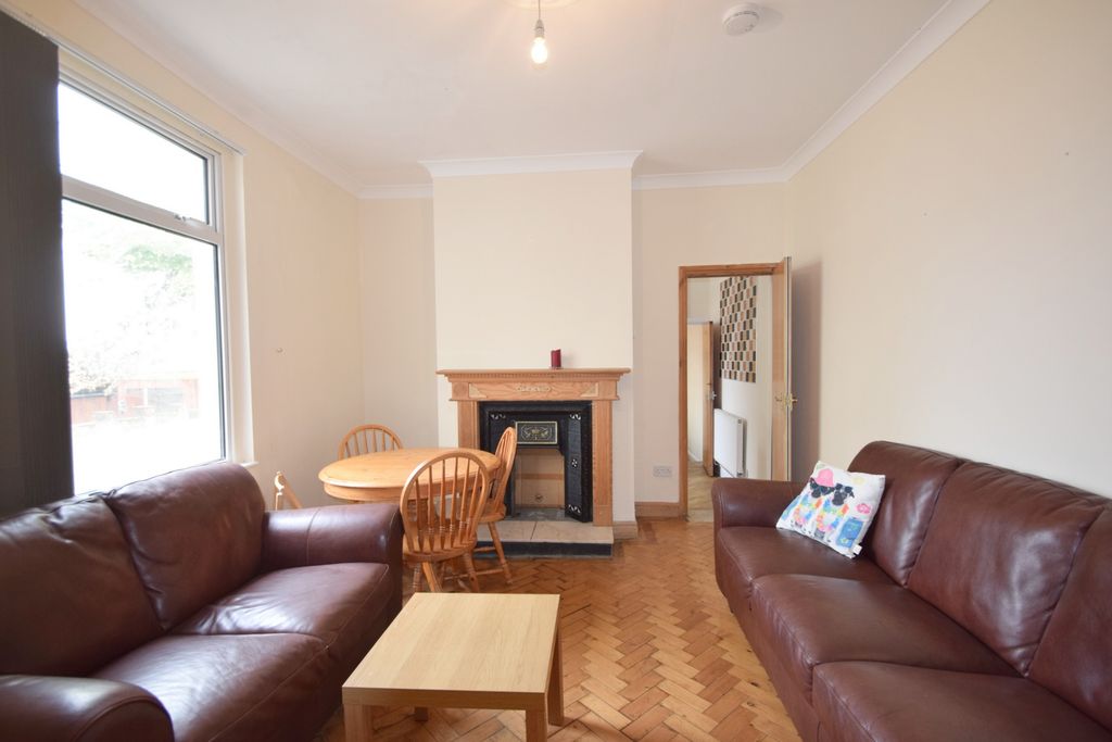 Property photo 1 of 14 Photo 10