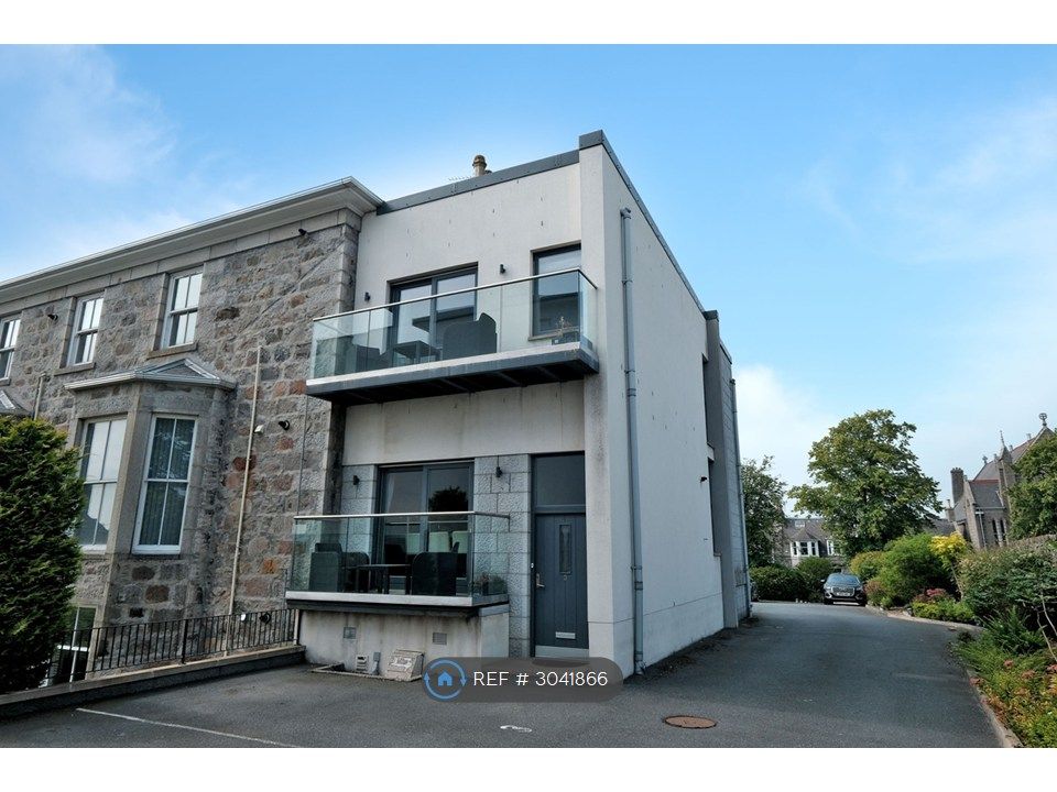 Property photo 3 of 22 Entrance With Parking Space