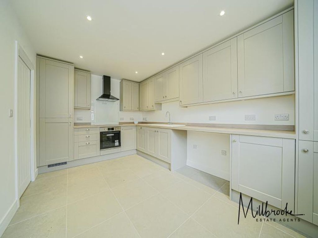 Property photo 3 of 33