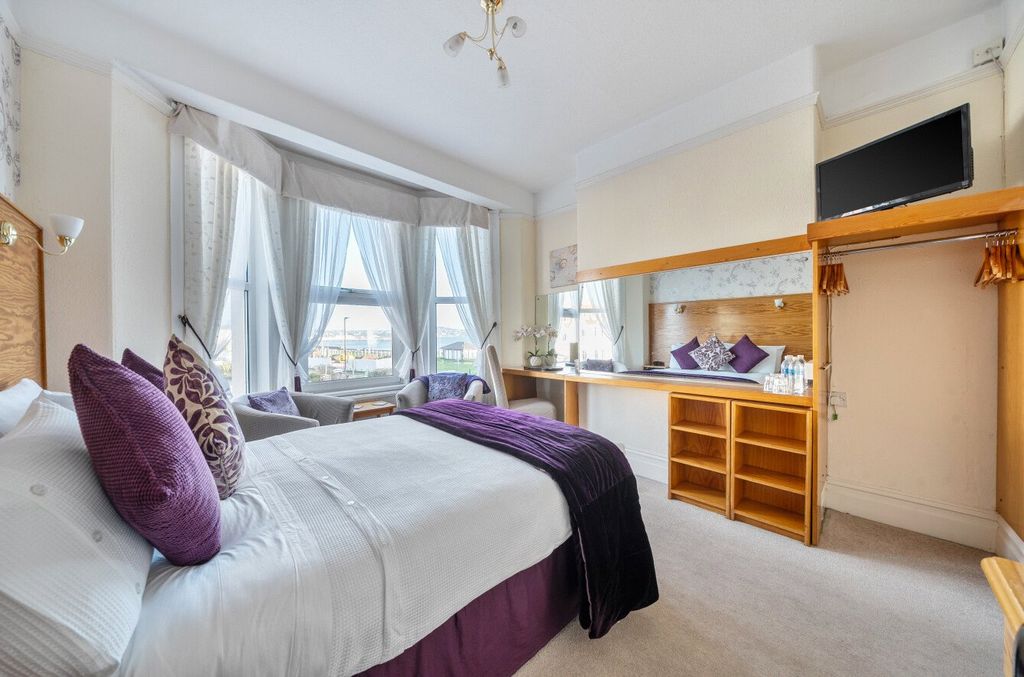 Property photo 1 of 47 Picture No. 25