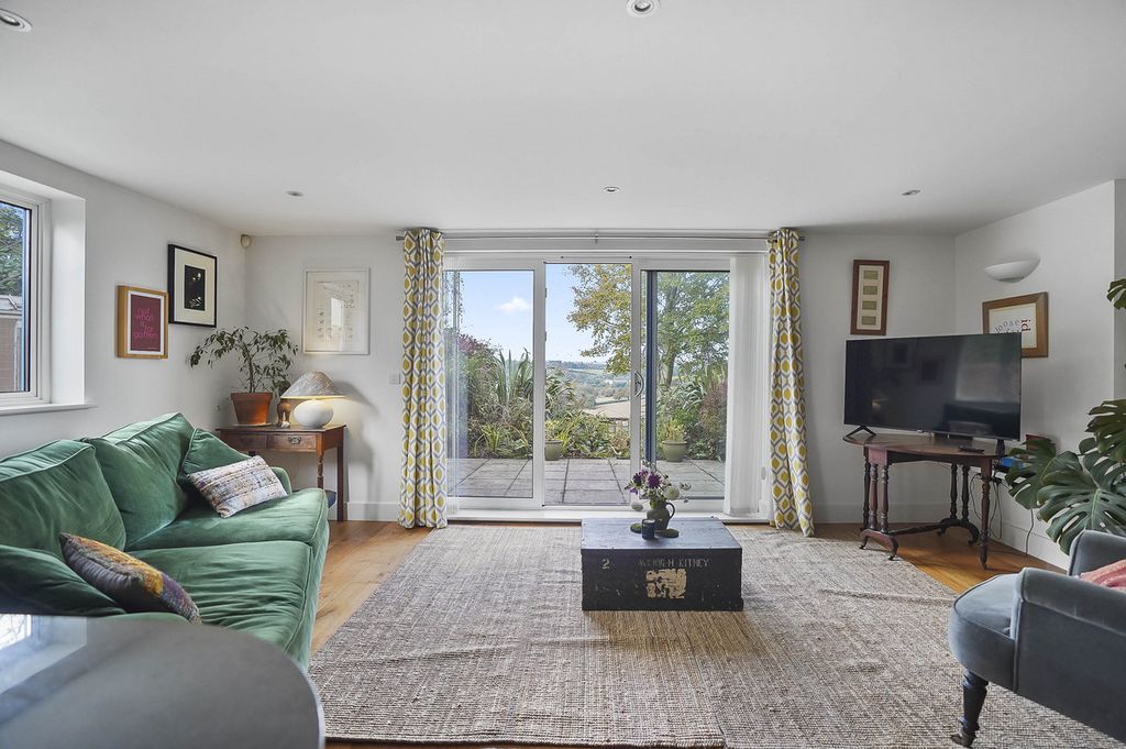 Property photo 3 of 21