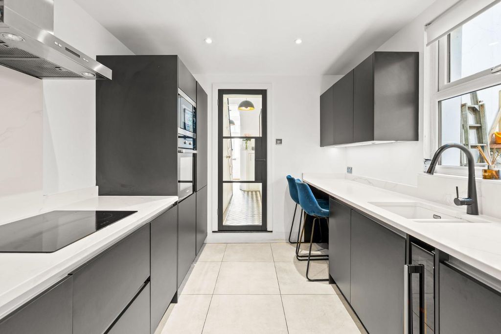 Property photo 3 of 22