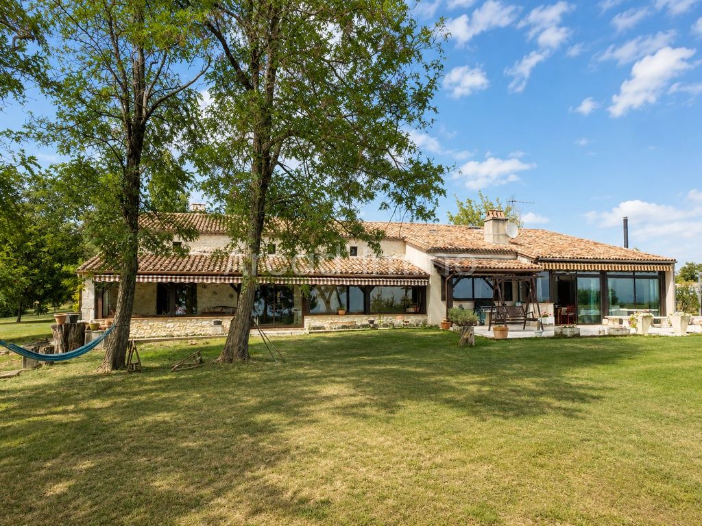 Property photo 1 of 10 Spacious House With Swimming Pool, Double Garage And 2.9 Hectares Of Grounds.