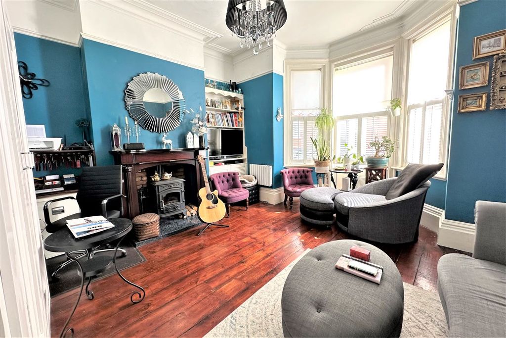 Property photo 2 of 27 Gallery