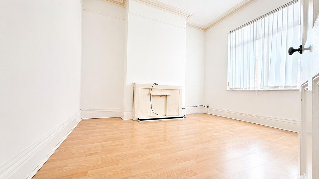 Property photo 3 of 18 2500A765-4910-463c-8Aae-40Abbd30F14A.Png