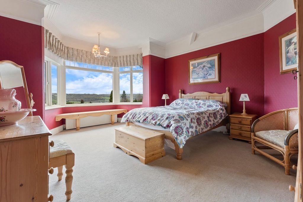 Property photo 3 of 41 36 Upper Batley, Low Lane 35_297.Jpeg