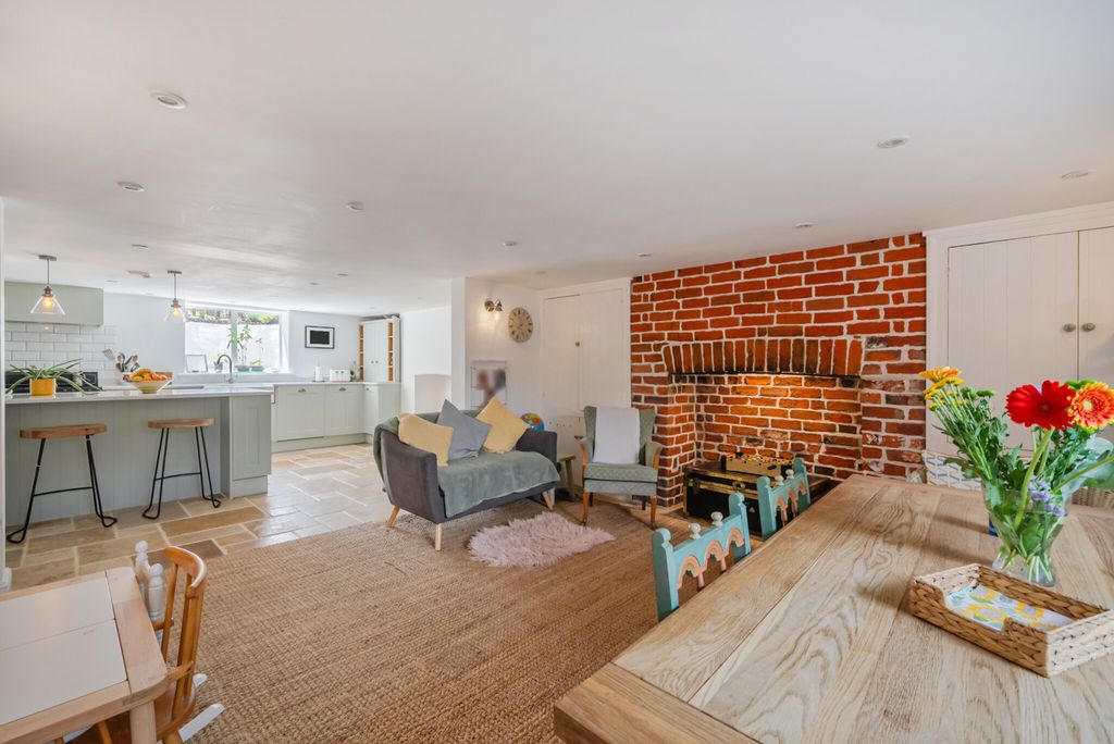 Property photo 3 of 38 1487019-19-6A50E3...