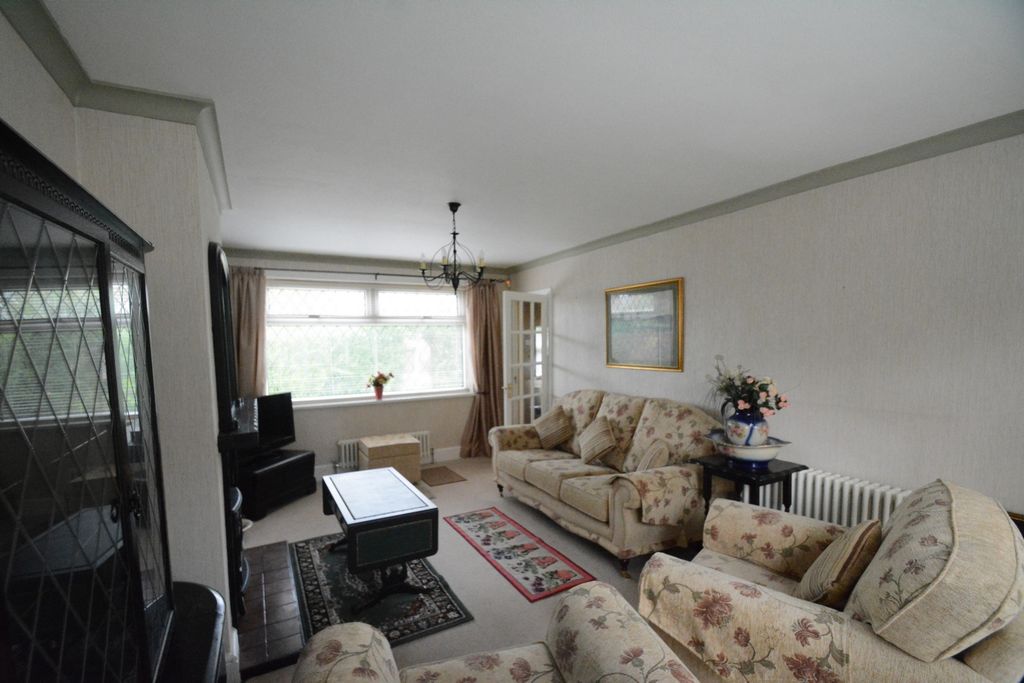 Property photo 2 of 16 Lounge