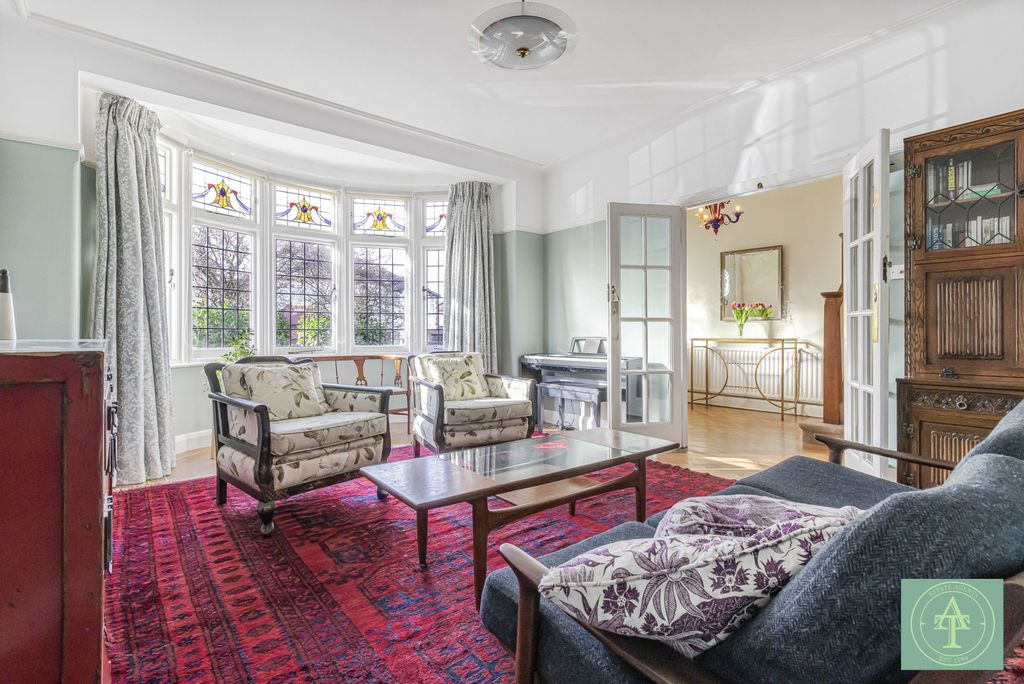 Property photo 3 of 41 Gallery