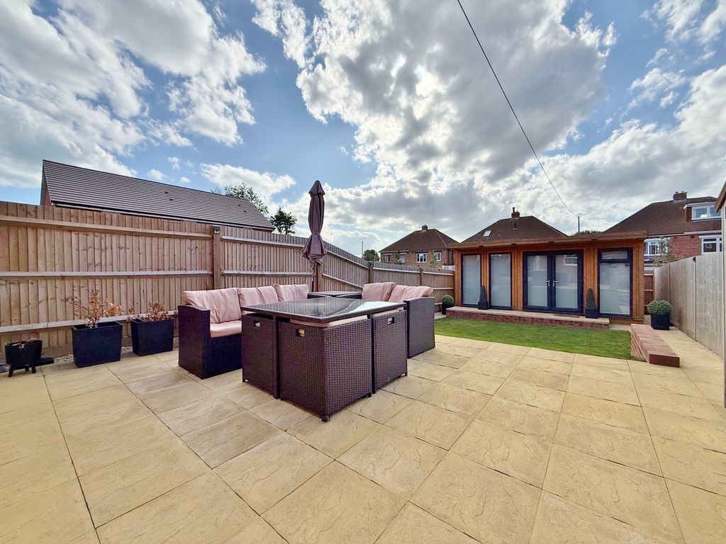 Property photo 2 of 27