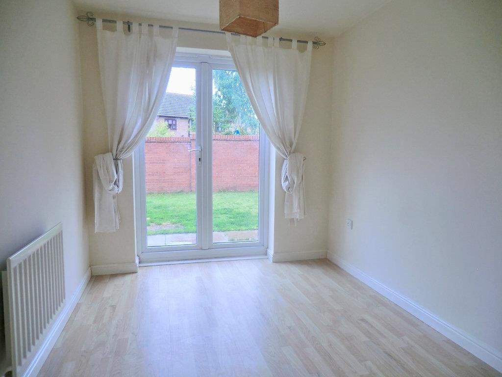 Property photo 3 of 10 Dining_Lzn.Jpg