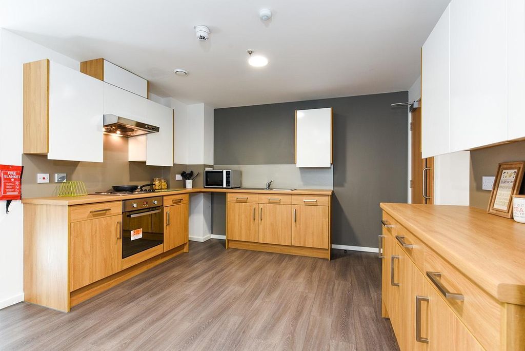 Property photo 1 of 37