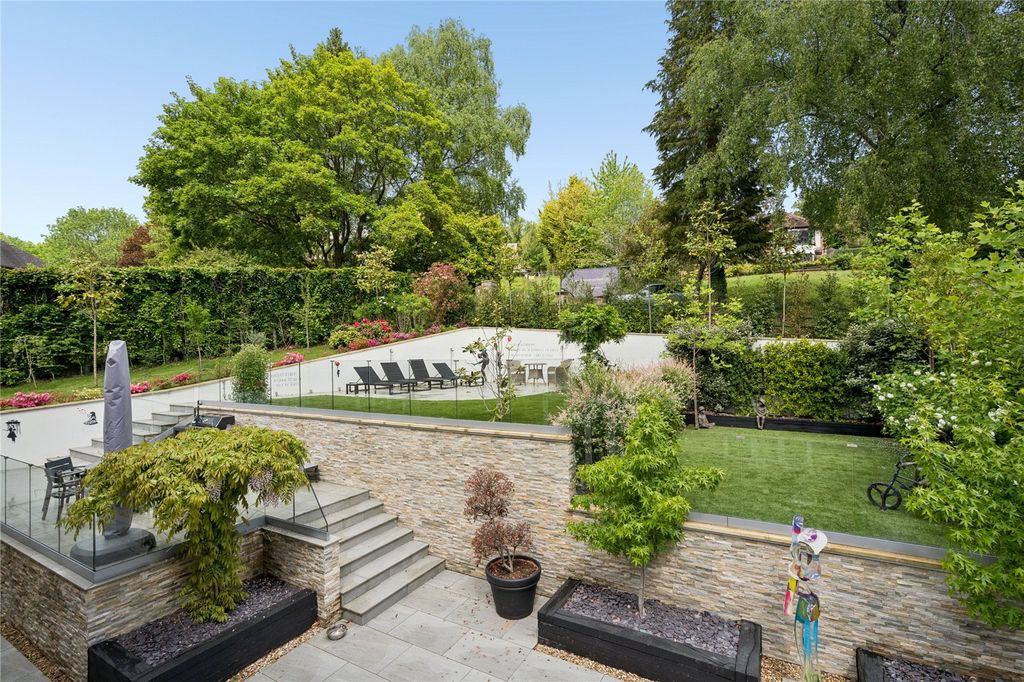 Property photo 2 of 32 Garden