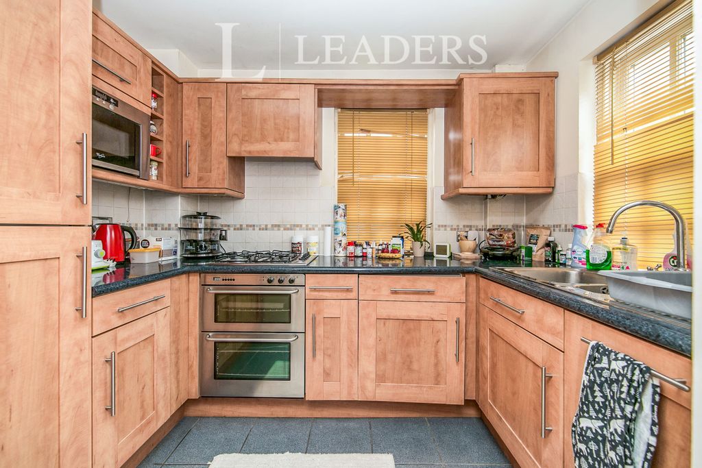 Property photo 2 of 7 Kitchen