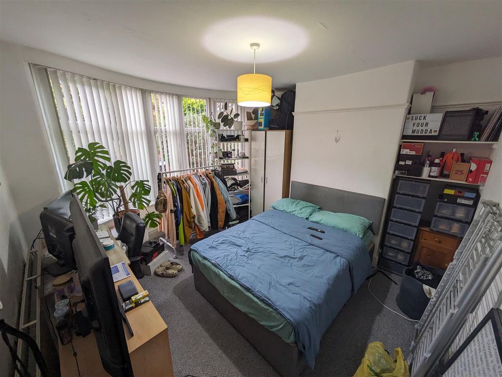 Property photo 3 of 9 Bedroom 1