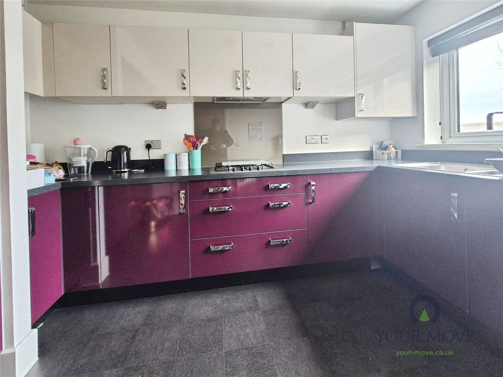 Property photo 3 of 14 Kitchen