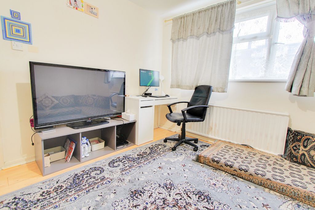 Property photo 3 of 8 Photo 3