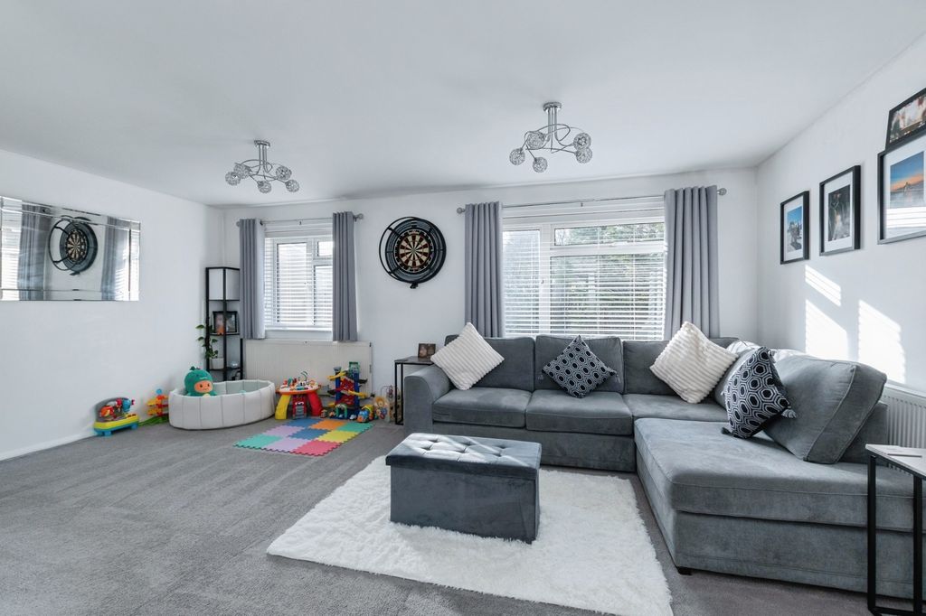 Property photo 3 of 12 Pbox-Img.Jpg