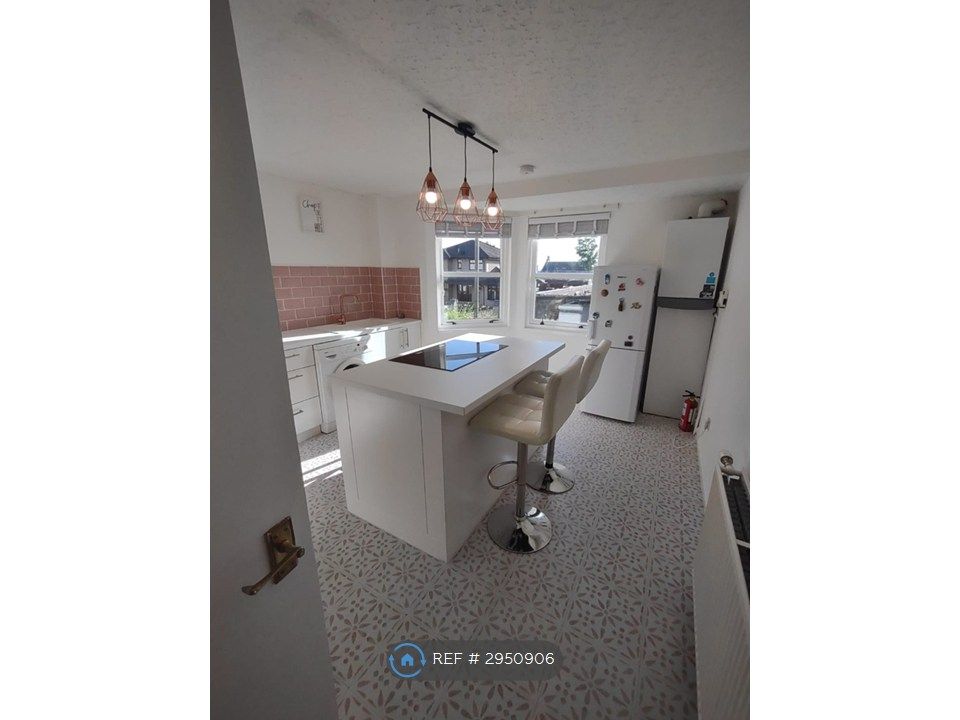 Property photo 2 of 11 Kitchen 2