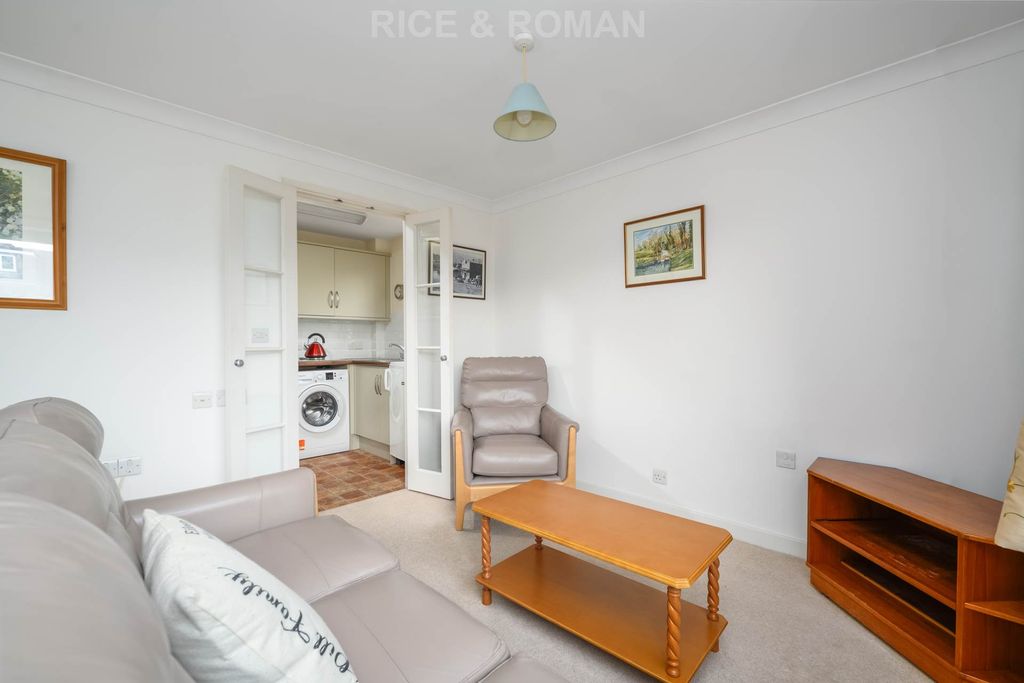 Property photo 3 of 12