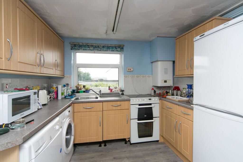 Property photo 2 of 27