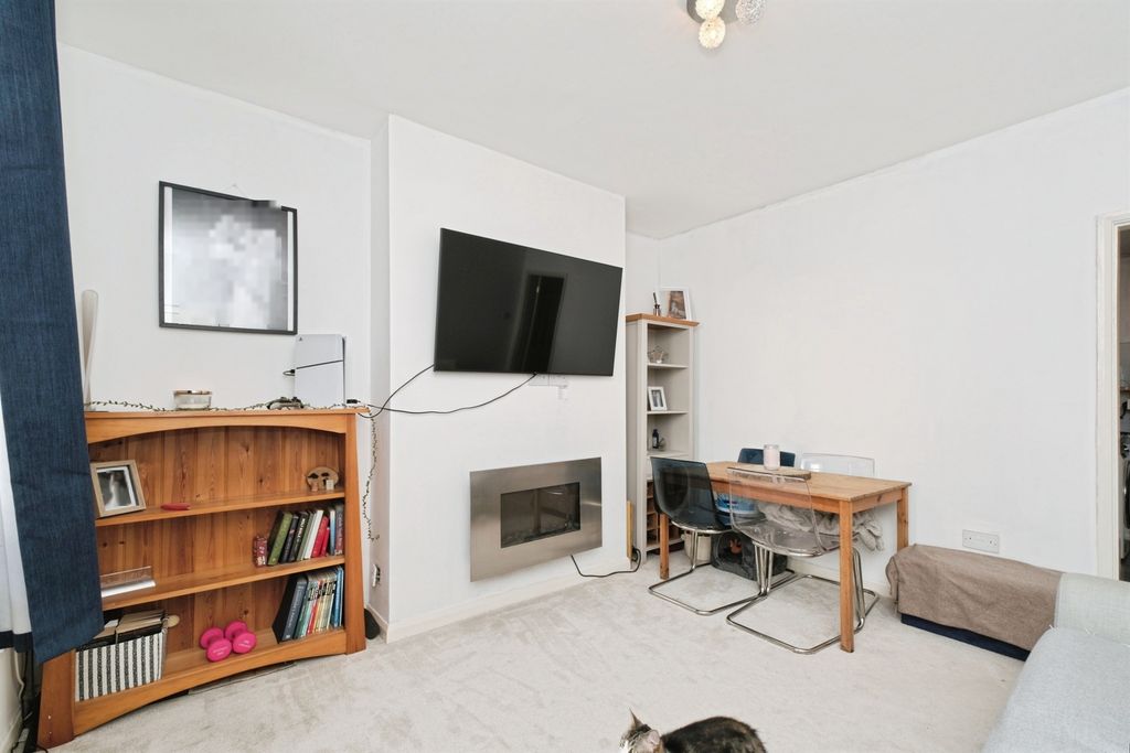 Property photo 3 of 12