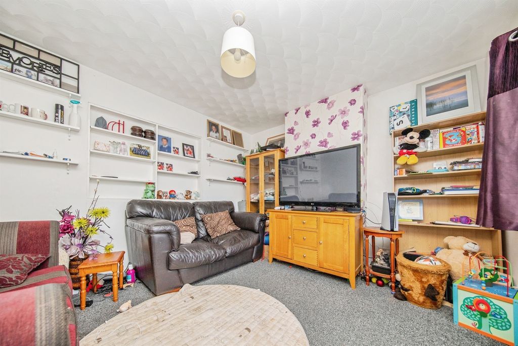 Property photo 2 of 13