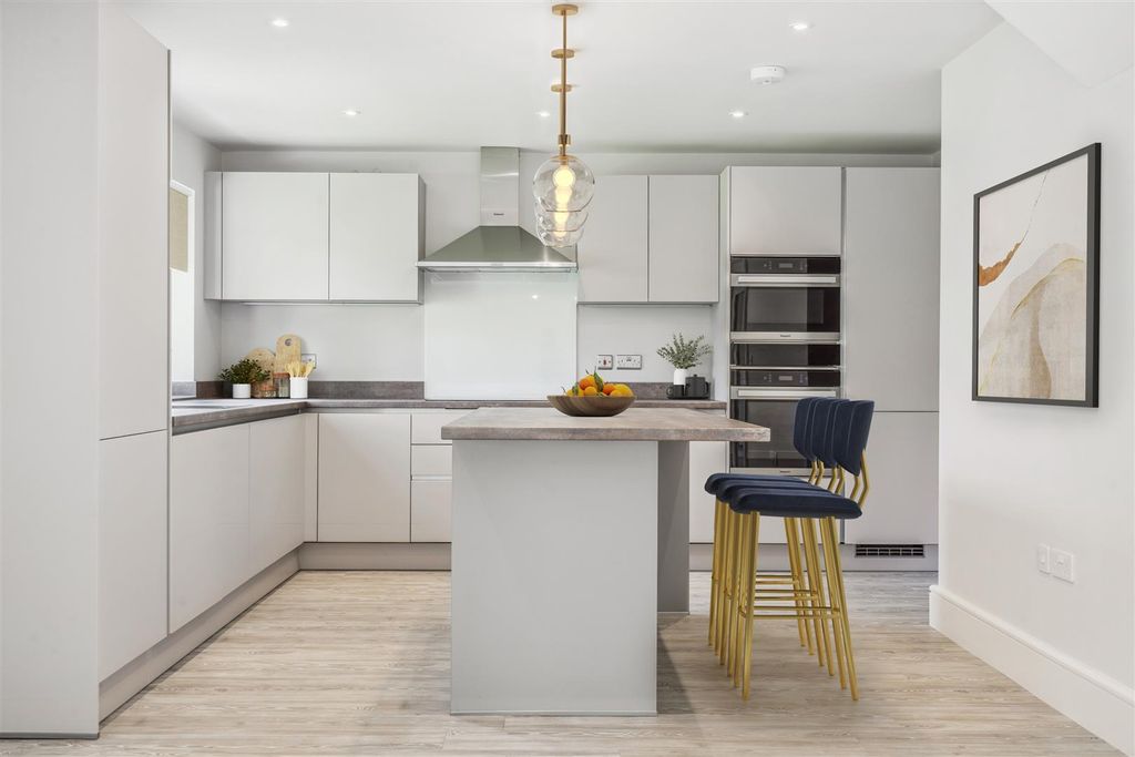 Property photo 2 of 12 4 Hawthorn Close5.Jpg