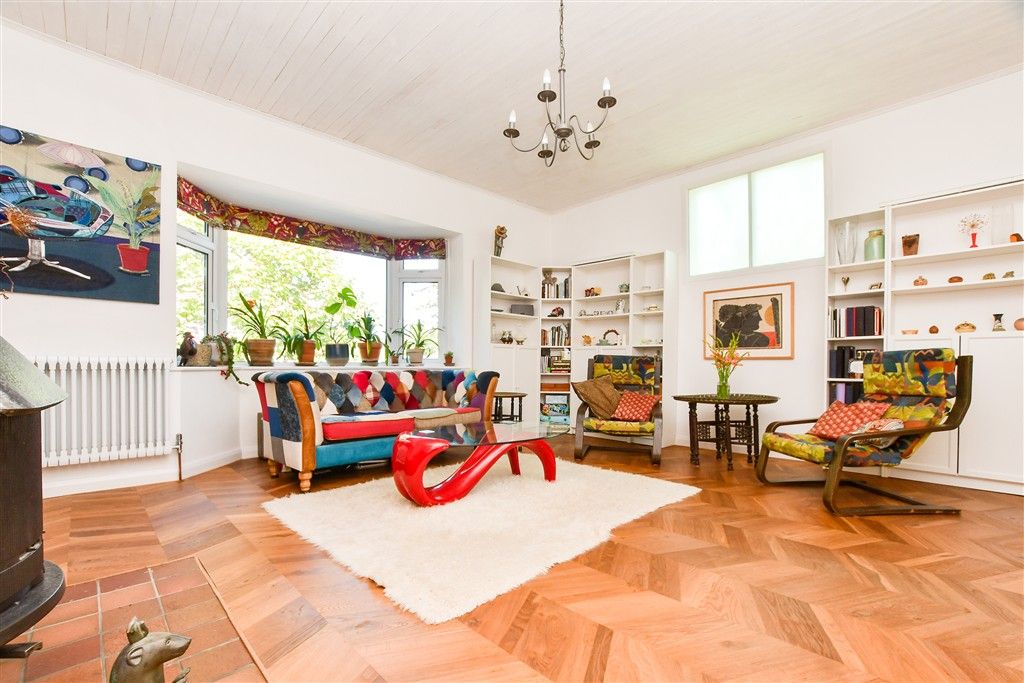 Property photo 1 of 15 Lounge