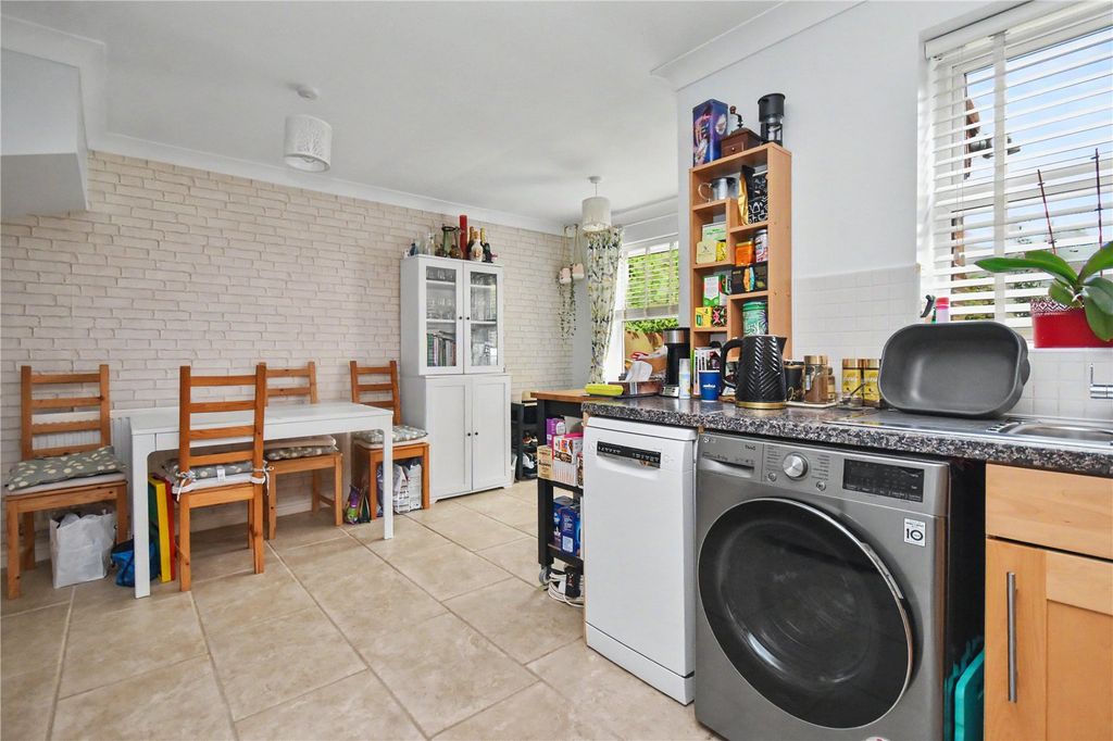 Property photo 2 of 21 Picture No. 17