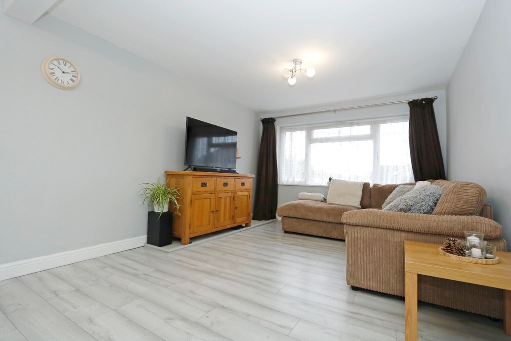 Property photo 3 of 10 4572515