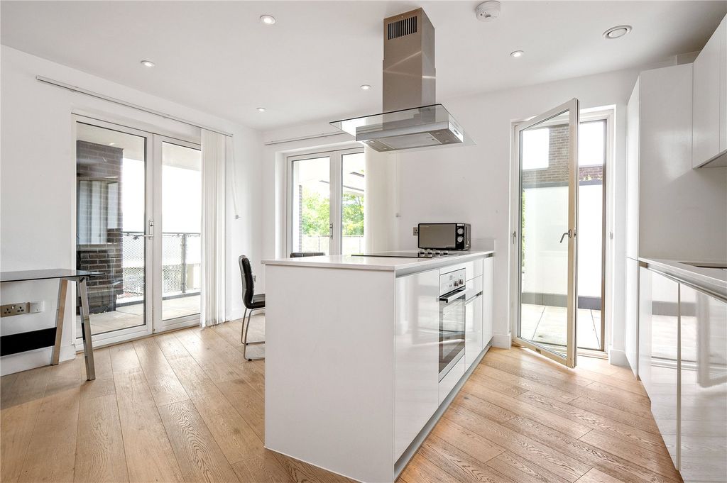 Property photo 2 of 17 Kitchen