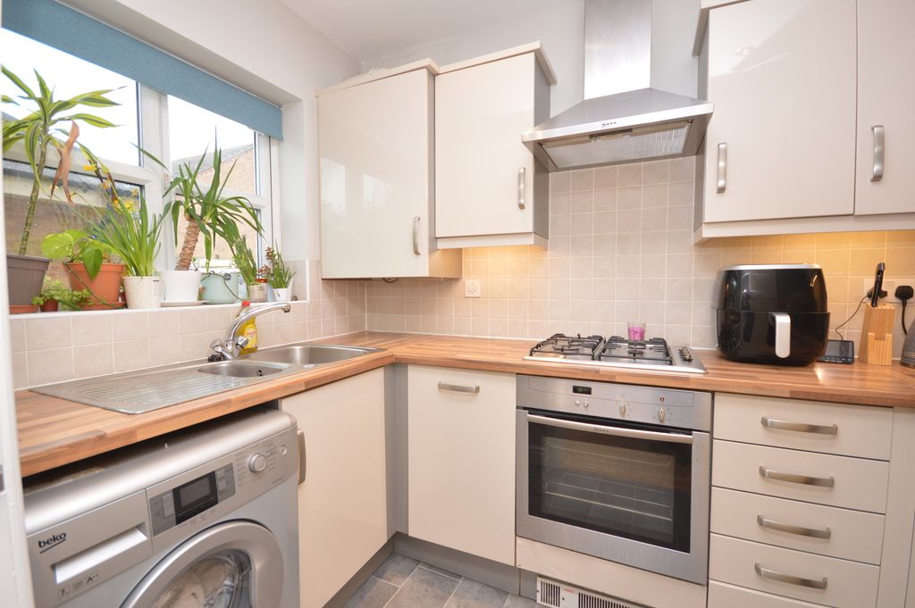 Property photo 3 of 7 Kitchen