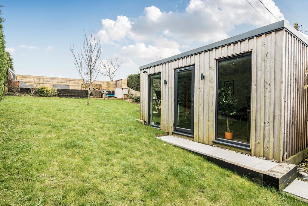 Property photo 3 of 23