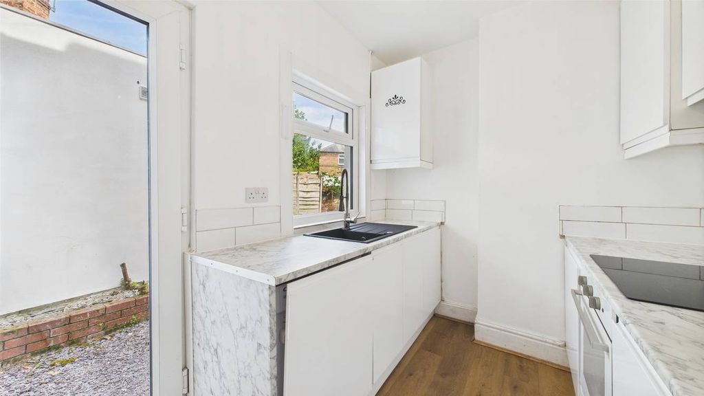 Property photo 1 of 12 1891872