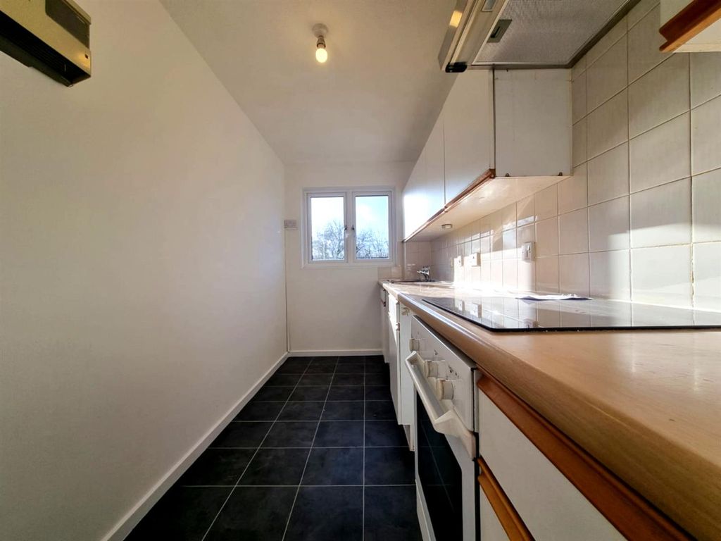 Property photo 3 of 6 Kitchen