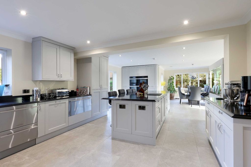 Property photo 2 of 22 Picture No. 15