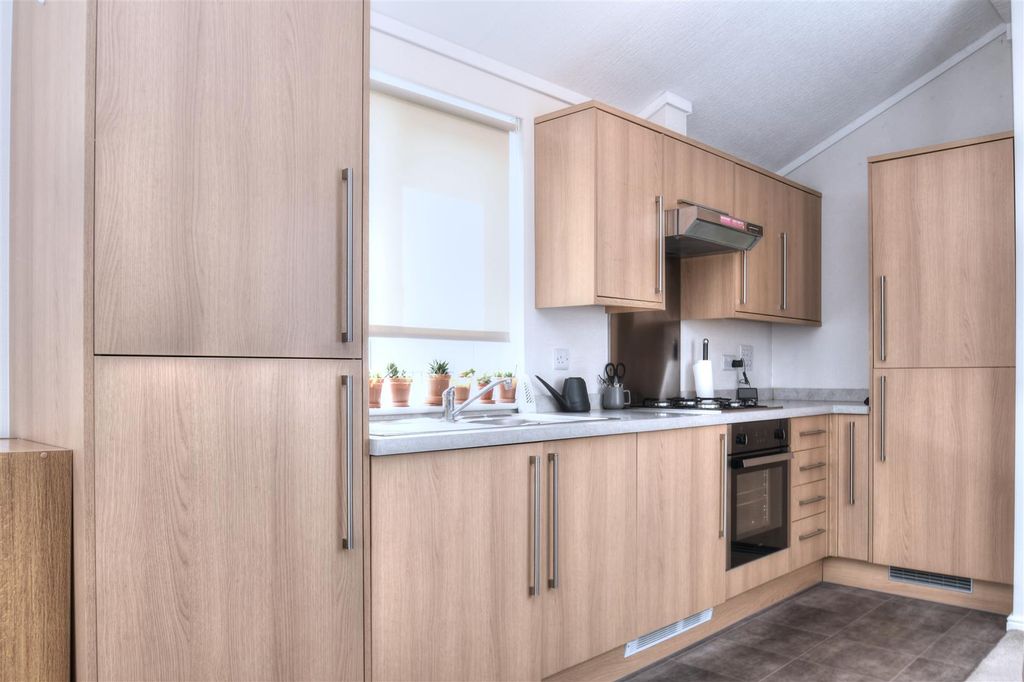 Property photo 3 of 8 Kitchen.Jpg
