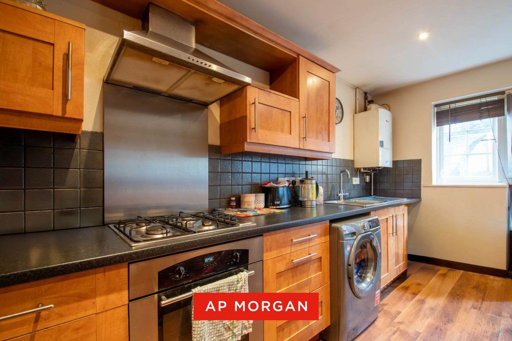 Property photo 2 of 14 Picture No. 17