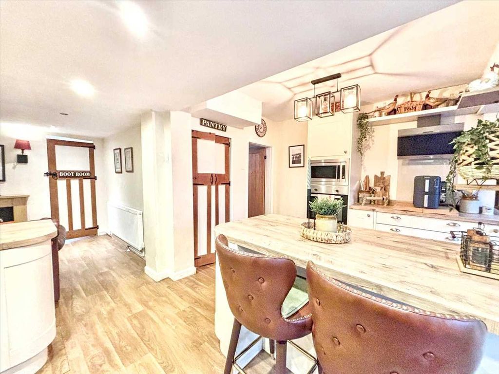 Property photo 3 of 29