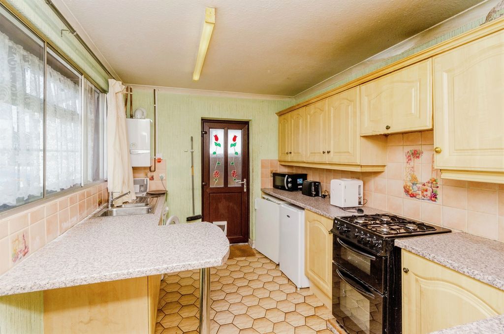 Property photo 2 of 16