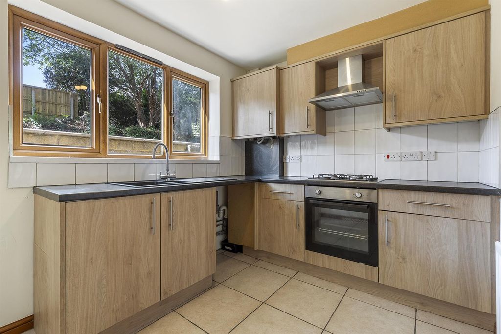 Property photo 3 of 20 Kitchen