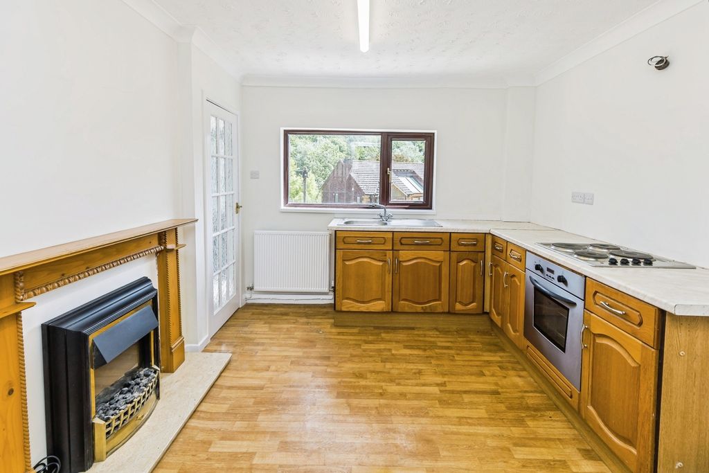 Property photo 3 of 21 Kitchen