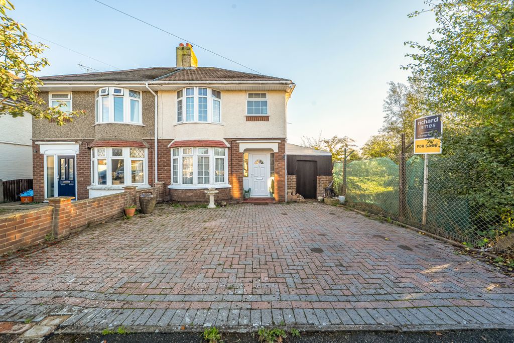Property photo 1 of 11 15255711