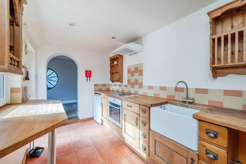 Property photo 2 of 20