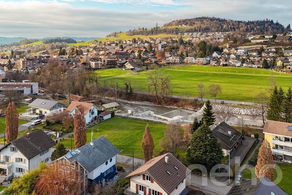 Property photo 3 of 11